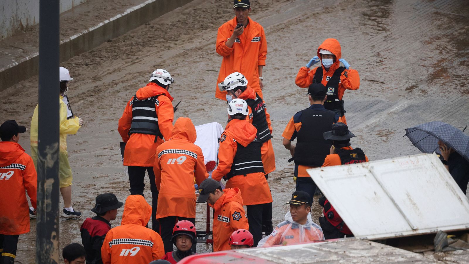 كوريا الجنوبية: 39 قتيلا في فيضانات وانهيارات أرضية سببتها أمطار غزيرة |  اخبار العالم