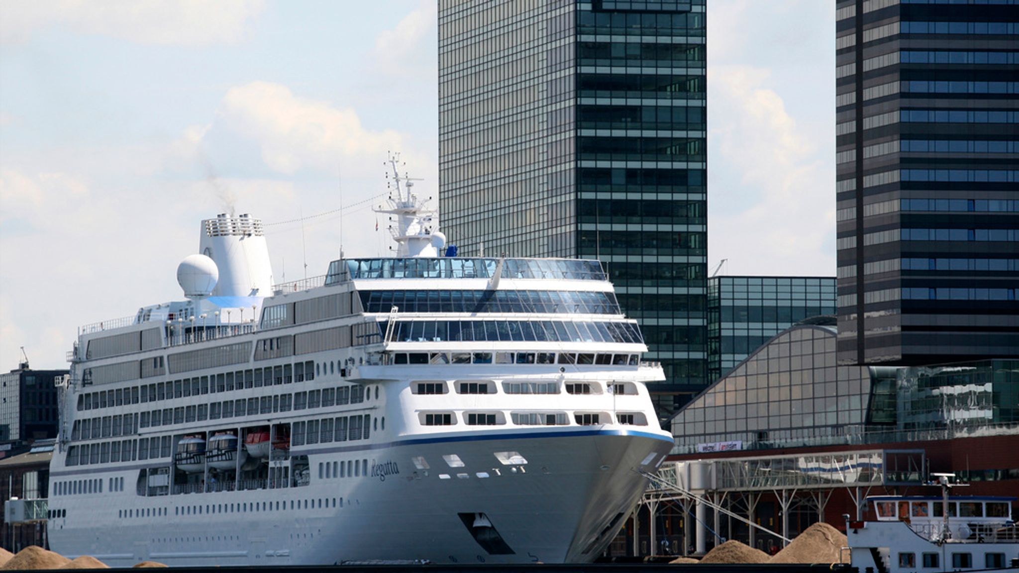 are all cruise ships banned from amsterdam