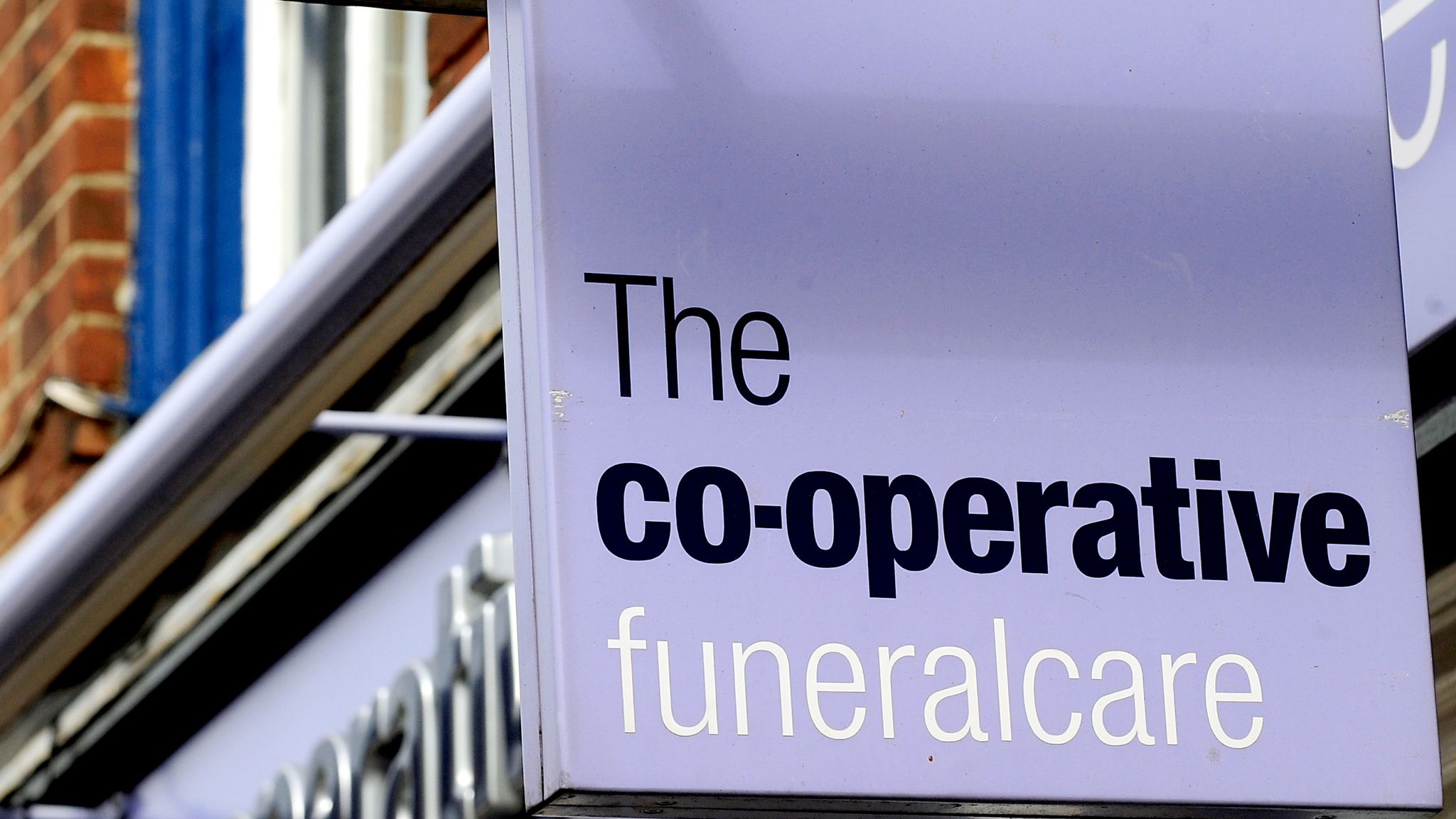 'Water cremations' to be offered in UK to reduce funeral sector's