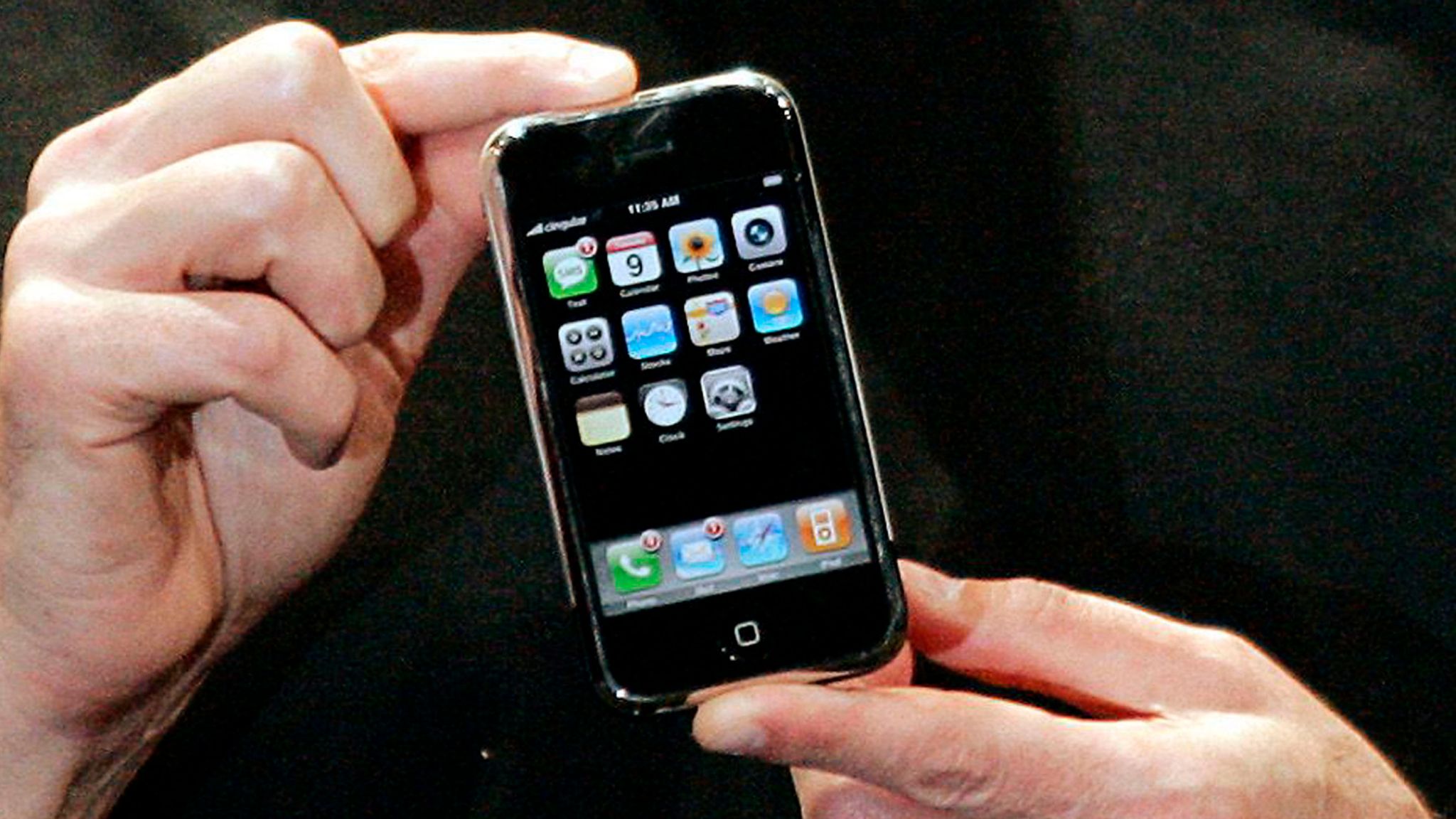 Apple iPhone from 2007 sells for more than £145,000 at auction in ...