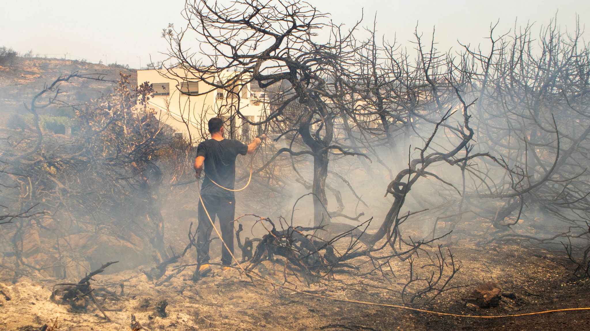 sea-evacuations-begin-in-corfu-as-wildfires-chaos-hit-second-greek-island