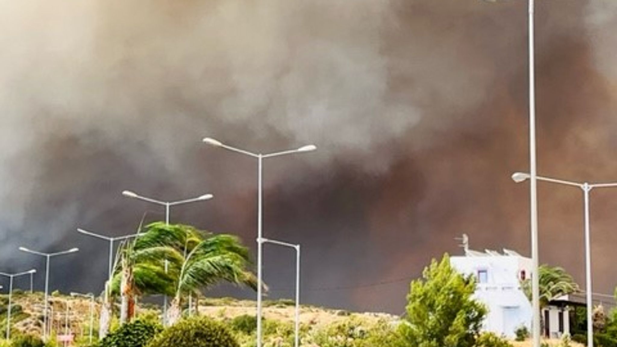 Rhodes wildfires British tourist escapes 'scene from Dante's Inferno