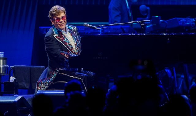 Sir Elton John plays last gig of farewell tour, closing with emotional message to fans - Vimarsana News