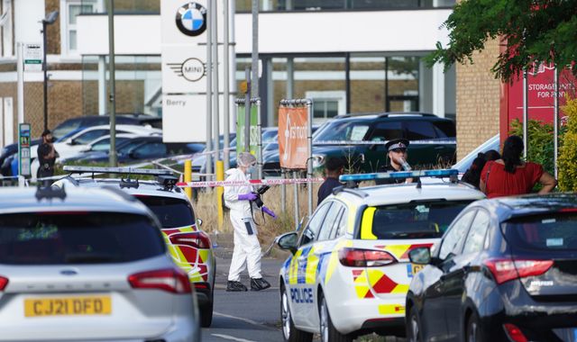 Surbiton: Man arrested after two stabbed at hotel and garage in southwest London - Vimarsana News