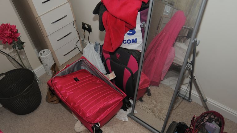 6. Handbags in Bedroom 1, Re Ex NAC.2 (AJW.321 - 0047) [IB1151]. Forensics shorthand