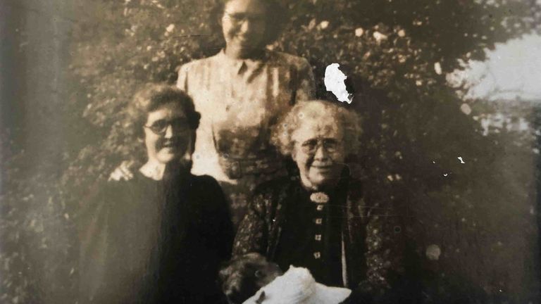 Mary Ann Blackmore (left), was gifted the cornation chocolates in 1902