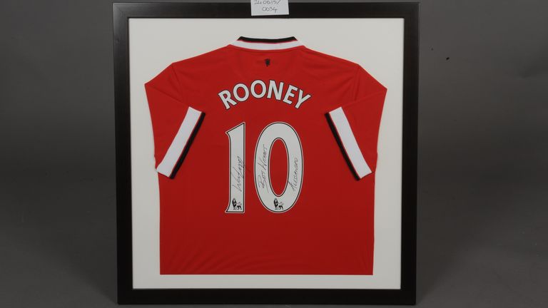 Man Utd shirt signed by Wayne Rooney 