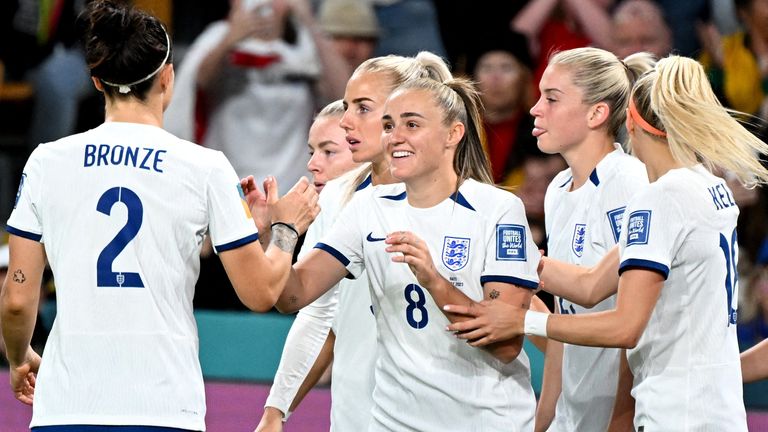 England celebrates Georgia Stanways&#39;s (centre) goal against Haiti