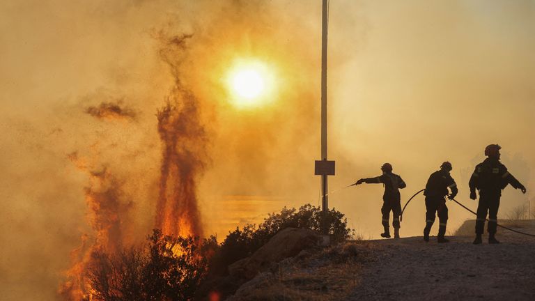 Firefighters try to extinguish a wildfire burning in Saronida, near Athens, Greece, July 17, 2023. REUTERS/Stelios Misinas TPX IMAGES OF THE DAY
