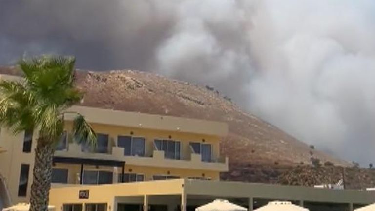 Wildfires rage in Lardos, Rhodes
