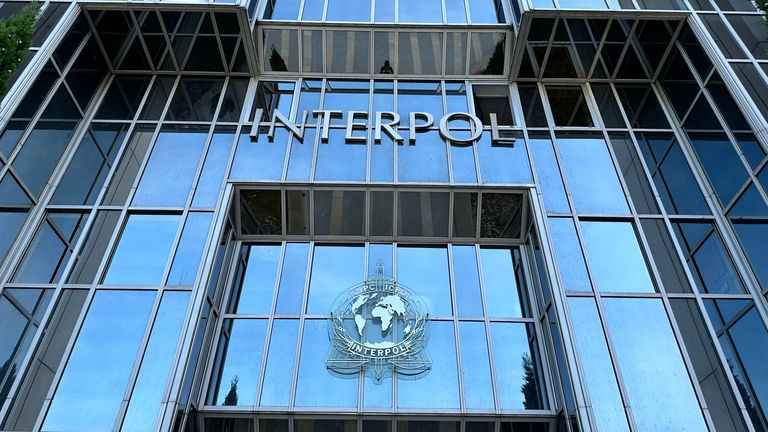 interpol
