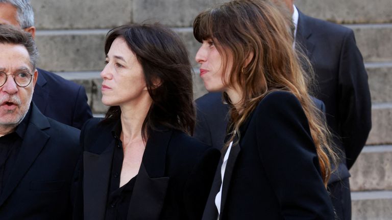 Charlotte Gainsbourg and Lou Doillon, the daughters of late singer, actress and muse Jane Birkin, arrive to attend their mother&#39;s funeral at the Church of Saint-Roch in Paris, France, July 24, 2023. REUTERS/Pascal Rossignol
