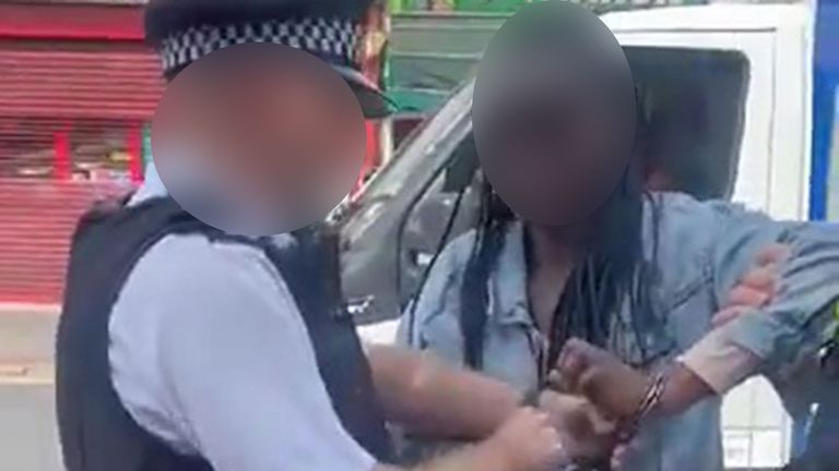 Mother wrongly accused of not paying bus fare handcuffed by Met Police  in front of crying child. Photo taken from a Clement Benjamin video
