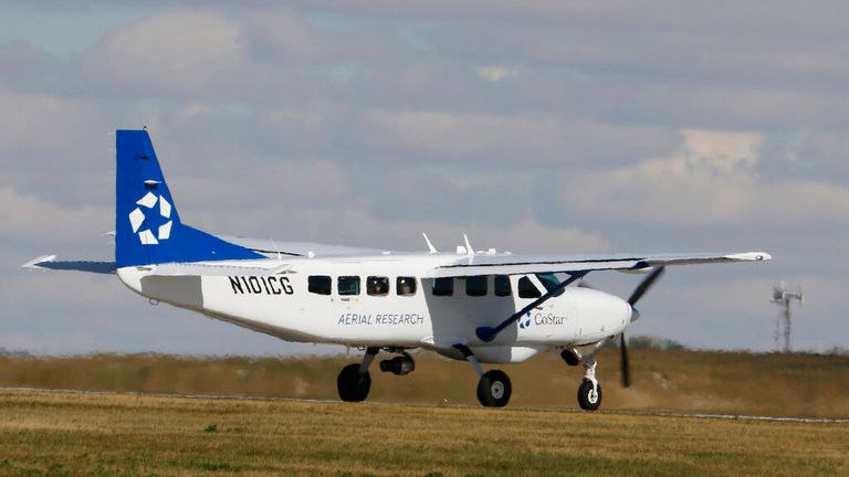 A Cessna 208 Caravan (Cessna 208B, registration N101CG) airplane