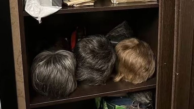 在Prigozhin'的家中发现了几顶假发。图：消息报