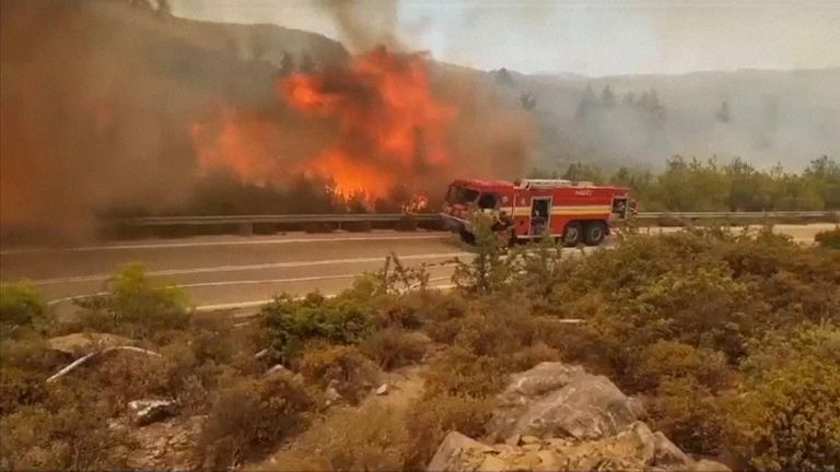 Slovak itfaiyeciler Rodos'ta orman yangınlarıyla mücadele ediyor