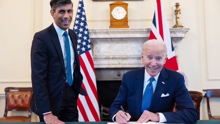 10/07/2023. London, United Kingdom. The Prime Minister Rishi Sunak welcomes the President of the United States Joe Biden to 10 Downing Street. Picture by Simon Walker / No 10 Downing Street