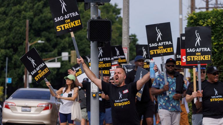 SAG-AFTRA actors and Writers Guild of America (WGA) writers walk the picket line in front of Paramount Studios in Los Angeles, California, U.S., July 17, 2023. REUTERS/Mike Blake
