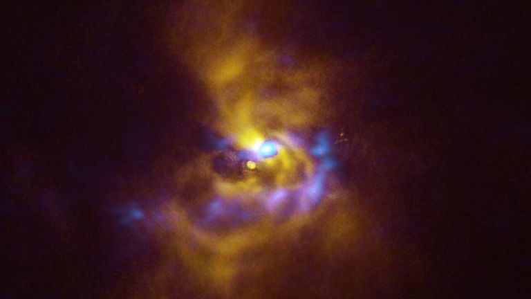 Young star V960 Mon is seen at the centre of this image, surrounded by dusty material with planet-forming potential. Pic: ESO/ALMA (ESO/NAOJ/NRAO)/Weber