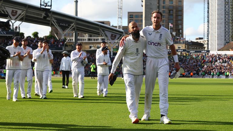  England's Stuart Broad and Moeen Ali are applauded off the field by their teammates after winning the test and drawing the series Action Images via Reuters/Andrew Boyers
