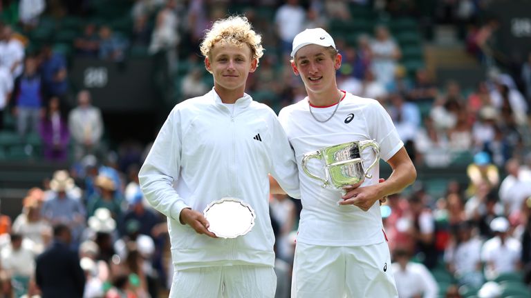 Henry Searle (R) with the winners trophy and Yaroslav Demin