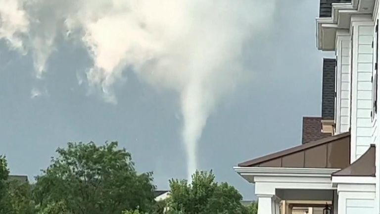 Several tornadoes touch down outside of Chicago