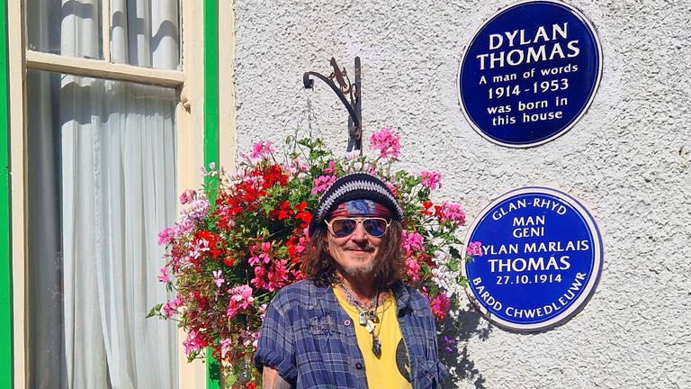 Johnny Depp visits birthplace of writer Dylan Thomas. Pic: Sarah Haden / @dylanthomasbirthplace