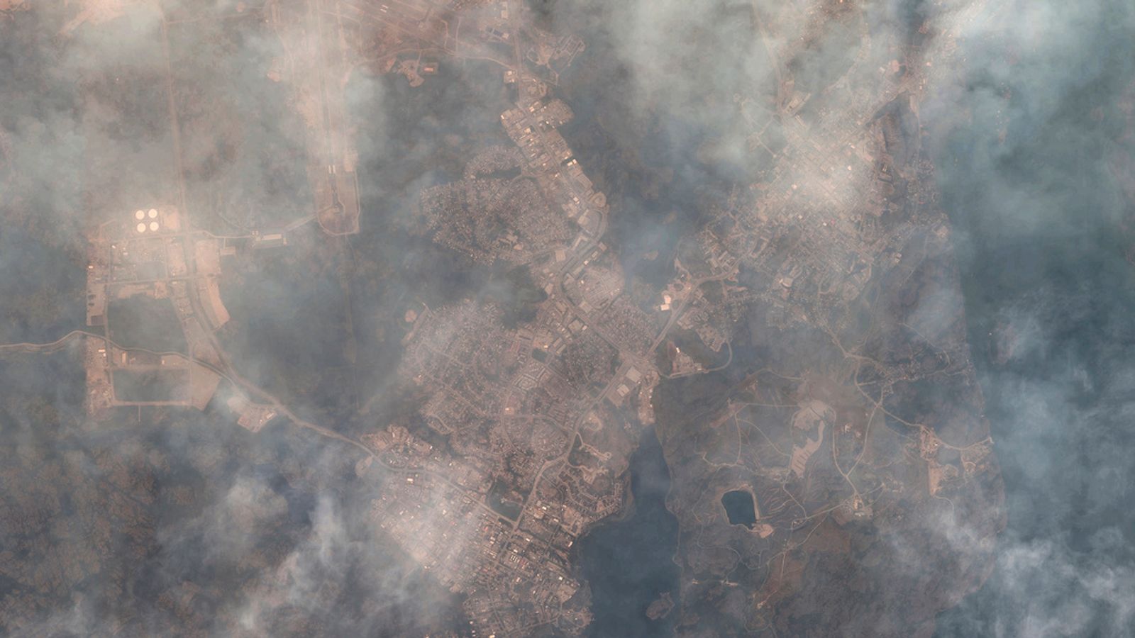 Canada wildfires force thousands to flee as state of emergency declared ...