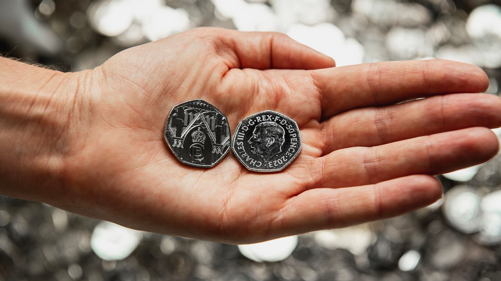 Монетите, отбелязващи коронацията на Чарлз III, влизат в обращение