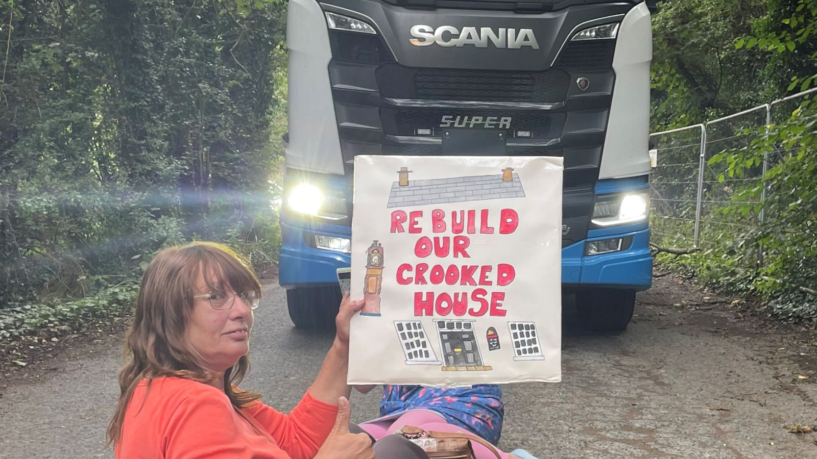 Crooked House: Sit-down protest blocks highway to burnt-out stays of Britain’s ‘wonkiest’ pub – as contractors transfer in