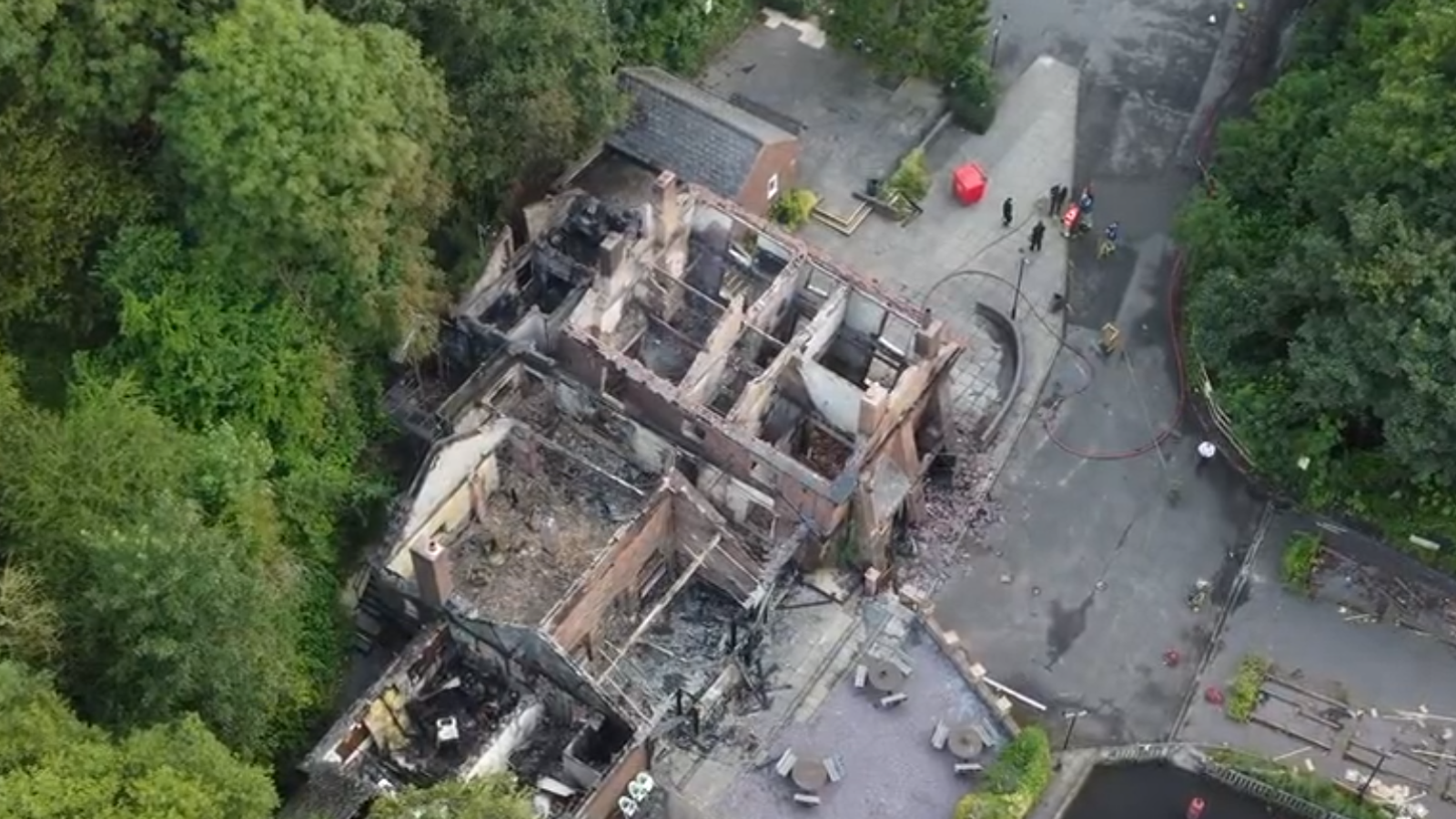 Пожар избухна в The Crooked House в Стафордшър