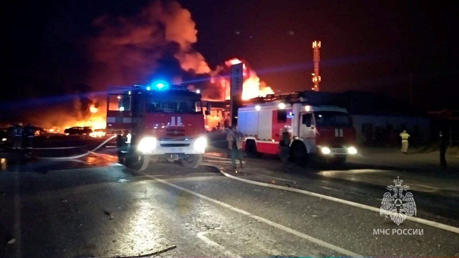 Пожар на бензиностанция в Русия уби 25, включително три деца