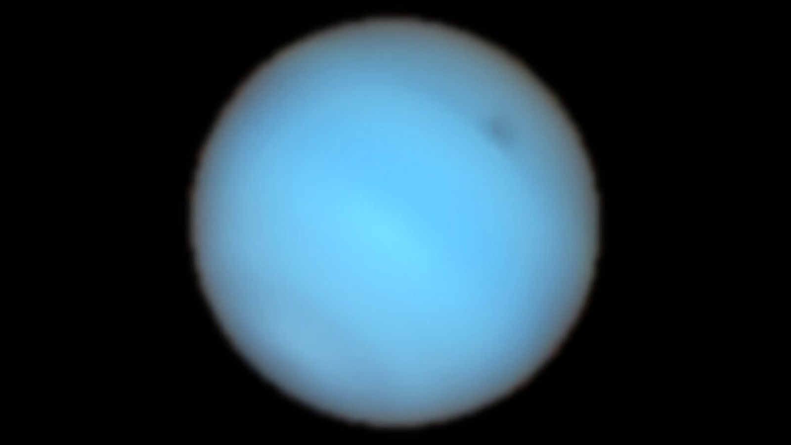 Мистериозно тъмно петно ​​на Нептун, открито от Земята за първи път