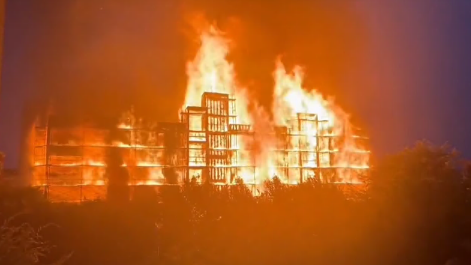 California: Large fire engulfs building under construction in San Francisco