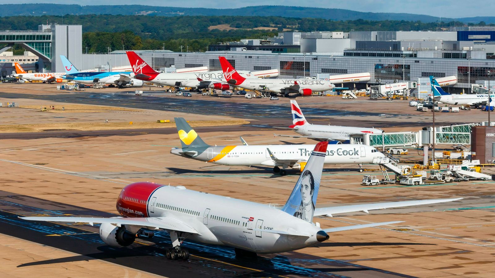 Gatwick strikes: Holidaymakers warned of 'severe disruption' as fresh walkouts announced