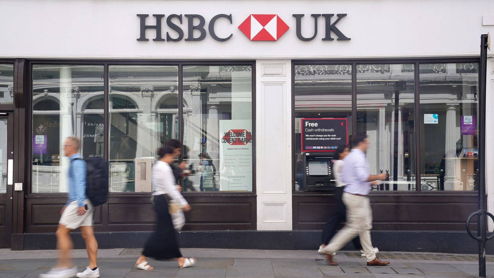 Услугите за онлайн и мобилно банкиране на HSBC прекъсват на Черен петък