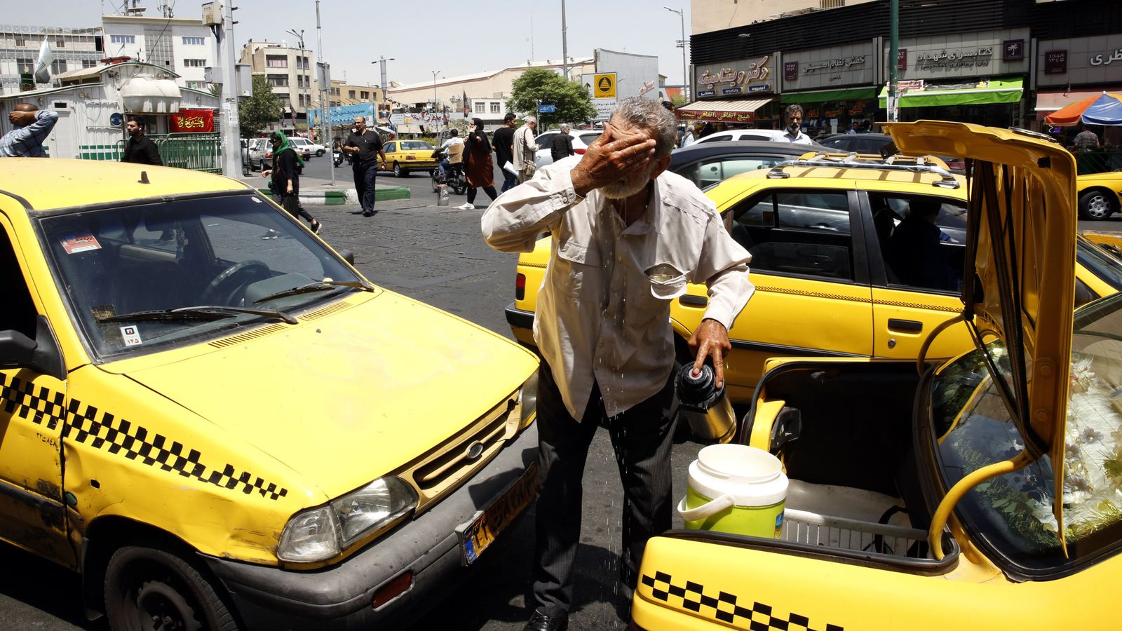 Иран обявява затваряне в цялата страна поради високи горещини