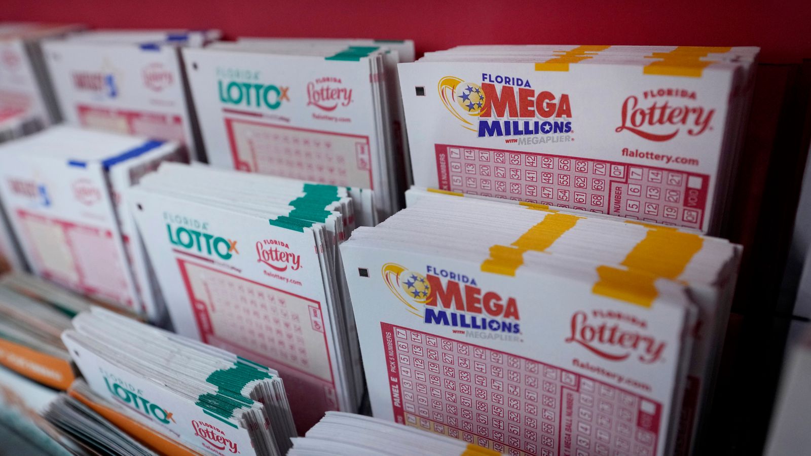 Lottery player wins .58bn jackpot in third-largest ever in US history