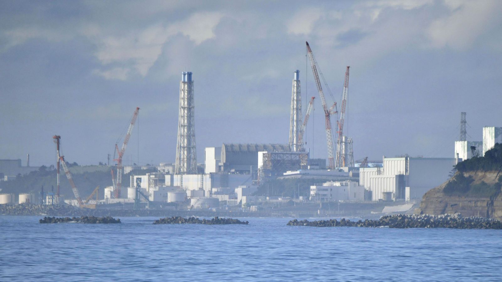 Япония ще започне да изпуска в морето обработена радиоактивна вода от ядрената катастрофа във Фукушима