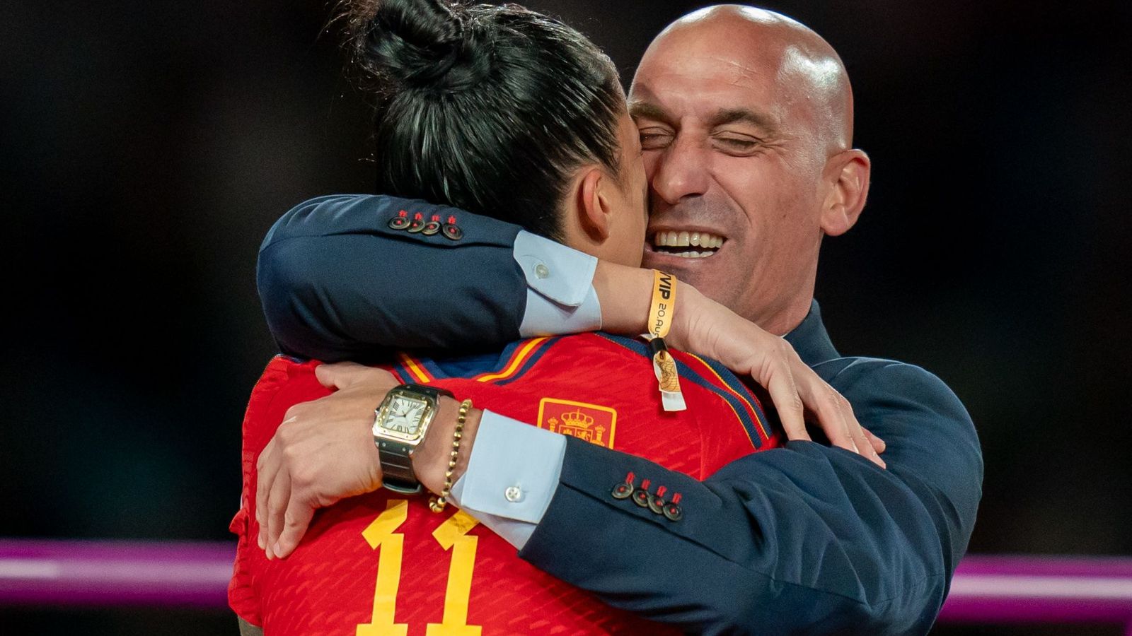 Луис Рубиалес: Шефът на испанския футбол обвинява Джени Хермосо, че е излъгала заради целувка на финала на Световното първенство за жени