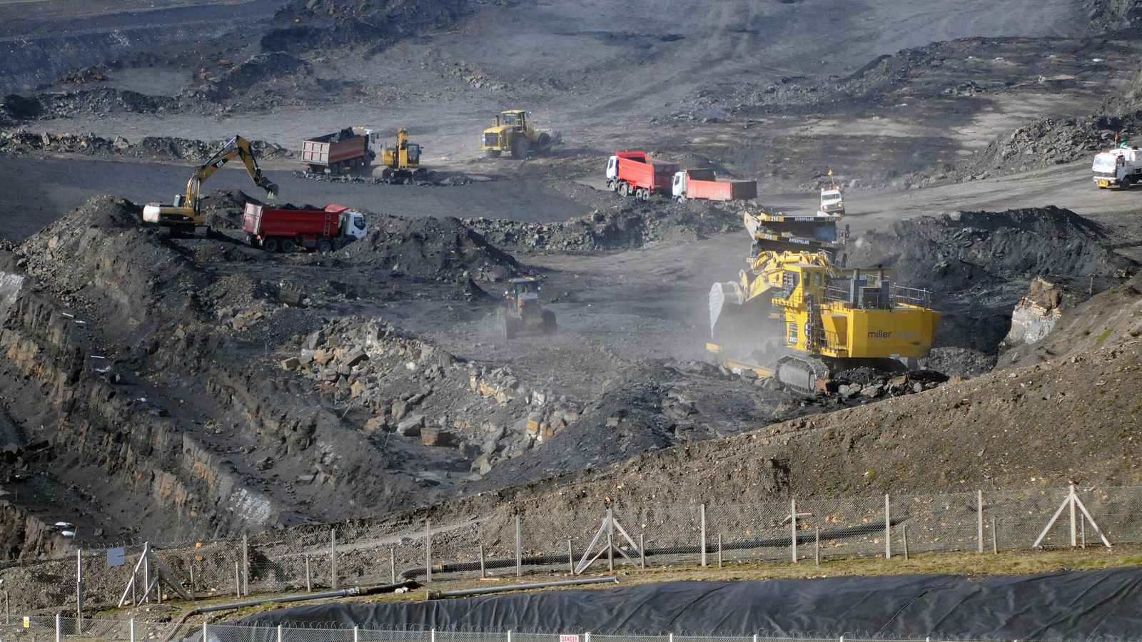 Ffos-y-Fran: Най-голямата открита въглищна мина в Обединеното кралство потвърждава датата на закриване