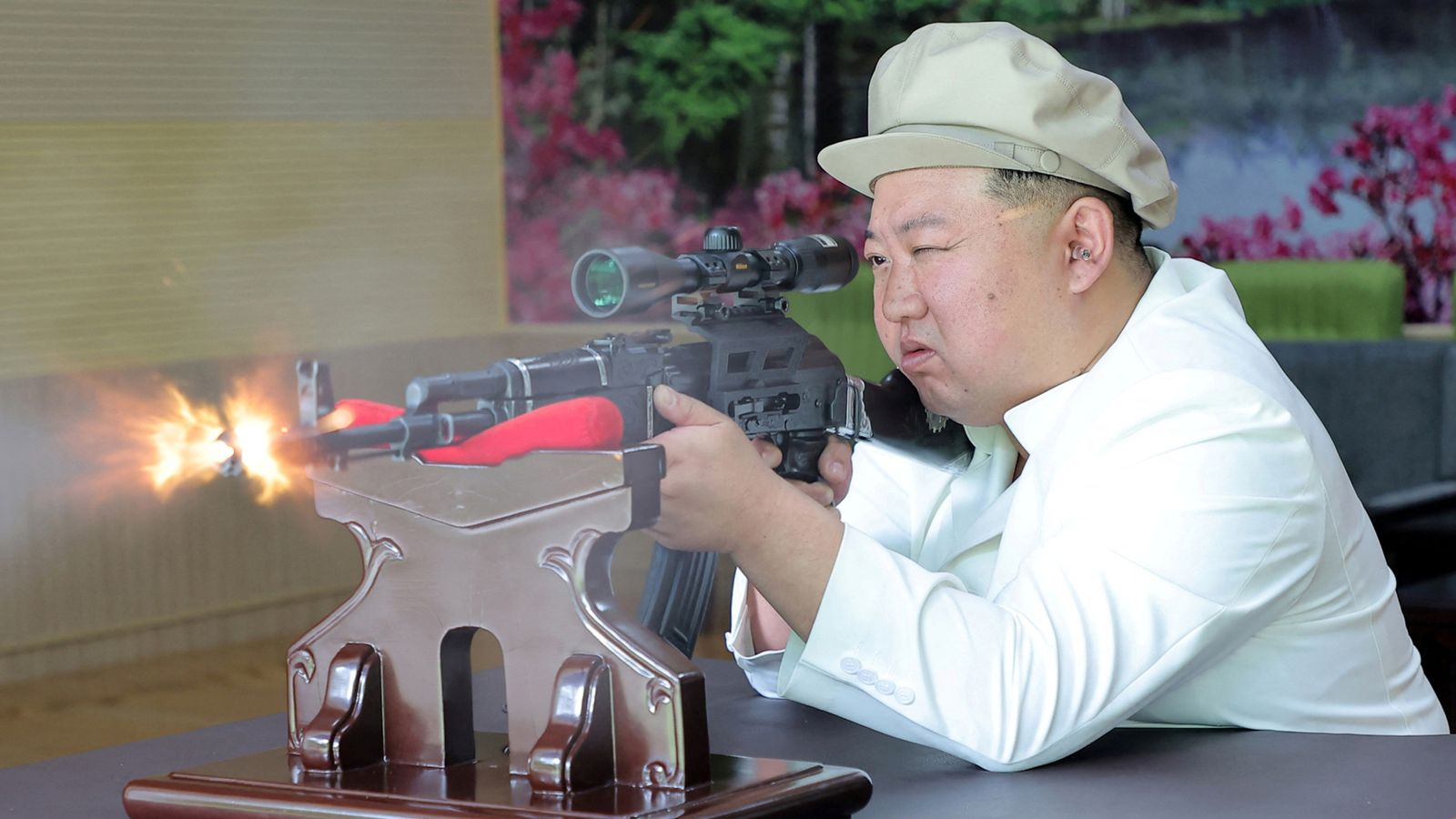 Ким Чен Ун инспектира фабрики за боеприпаси в края на
