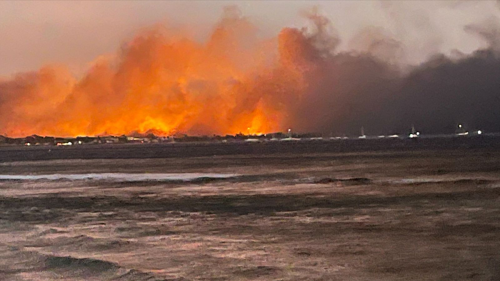 حرائق الغابات في هاواي: 850 في عداد المفقودين منذ حريق ماوي |  أخبار الولايات المتحدة