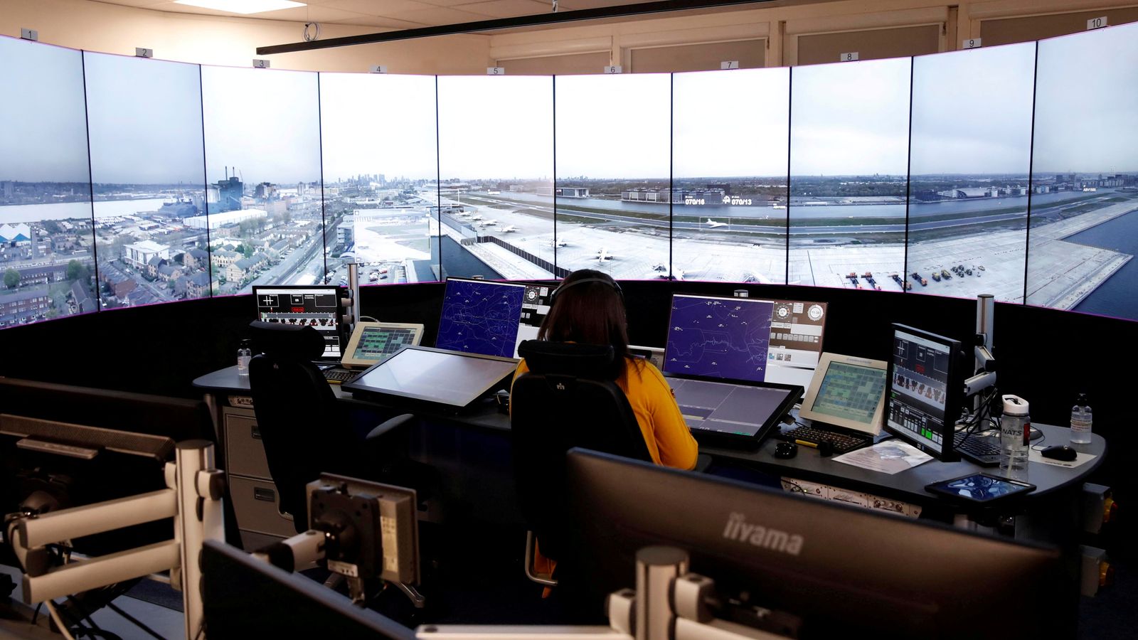 Air fares poised to increase as amount planes pay to fund air traffic control rises