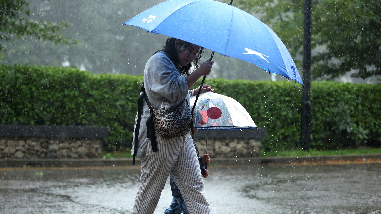UK weather: Heavy rain to drench UK before temperatures soar to 30C