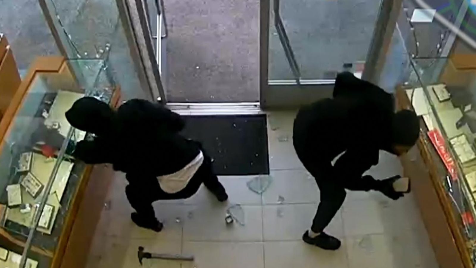 California: Robbers armed with hammers steal $900k worth of jewellery ...