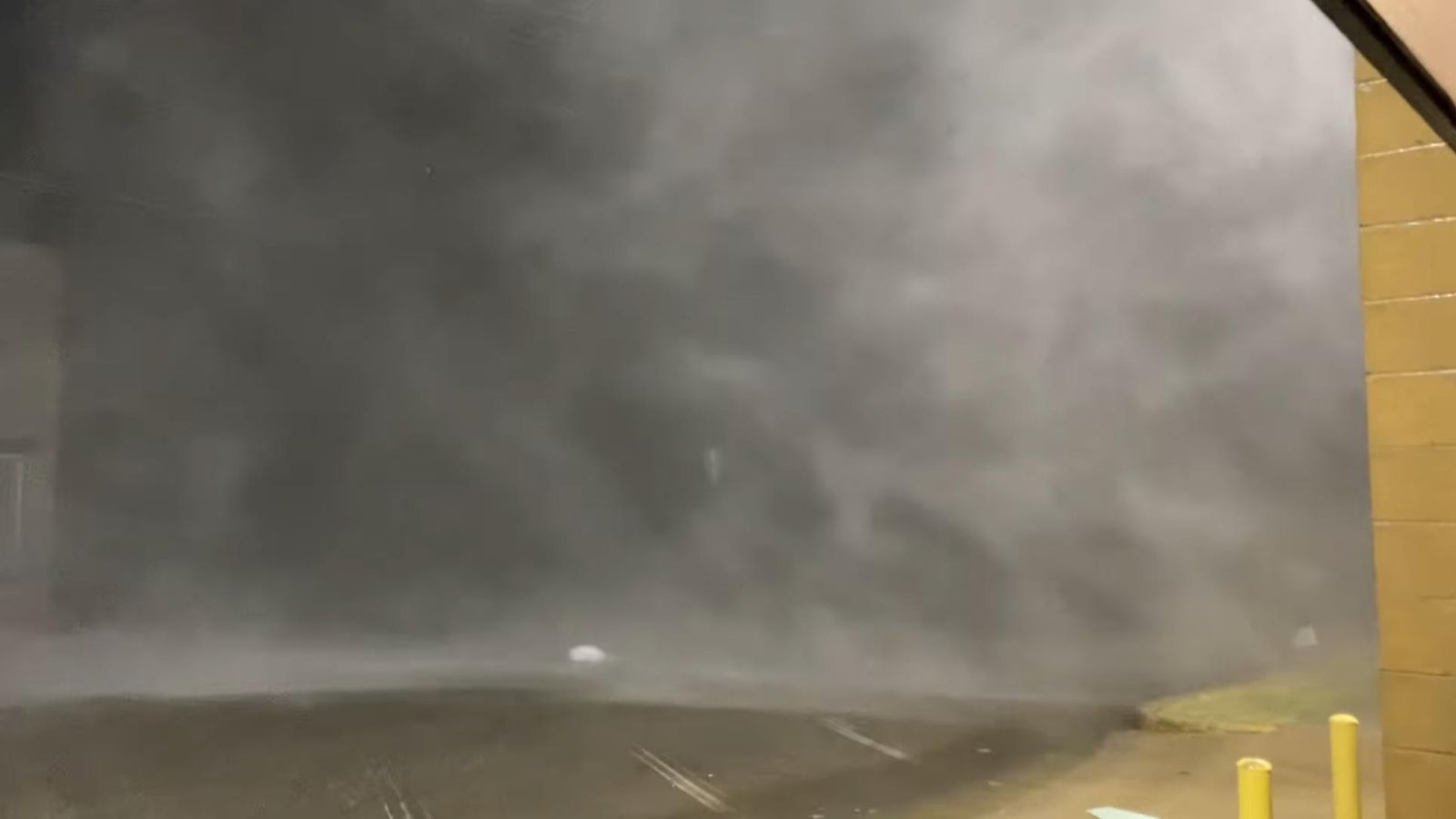 US: Severe storm hits Indiana leaving thousands without power | US News ...