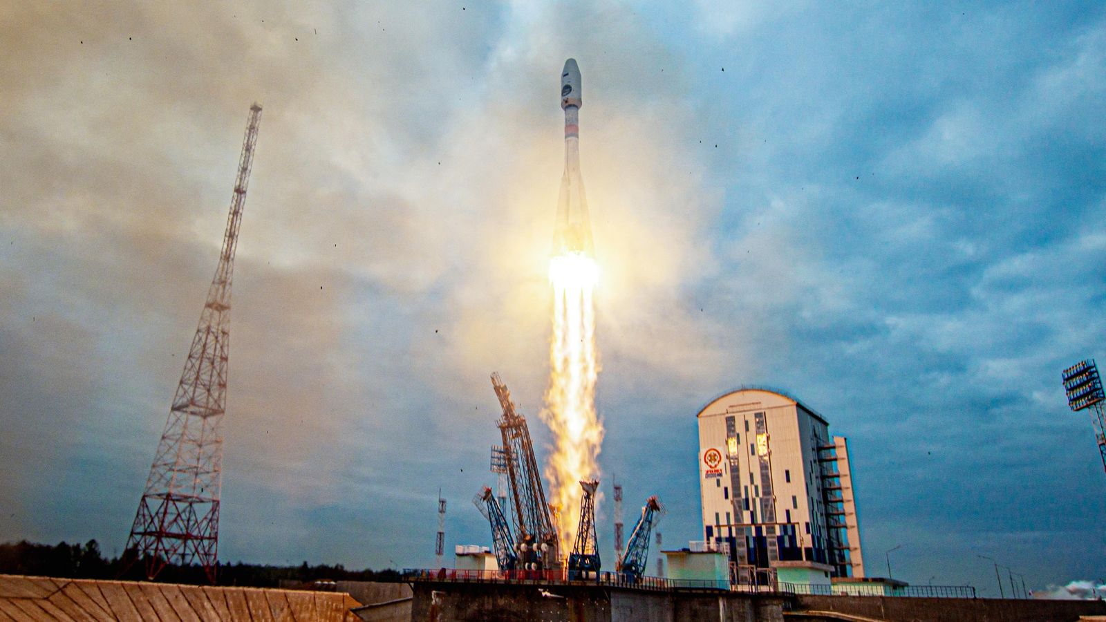 Русия стартира първата лунна мисия от почти 50 години