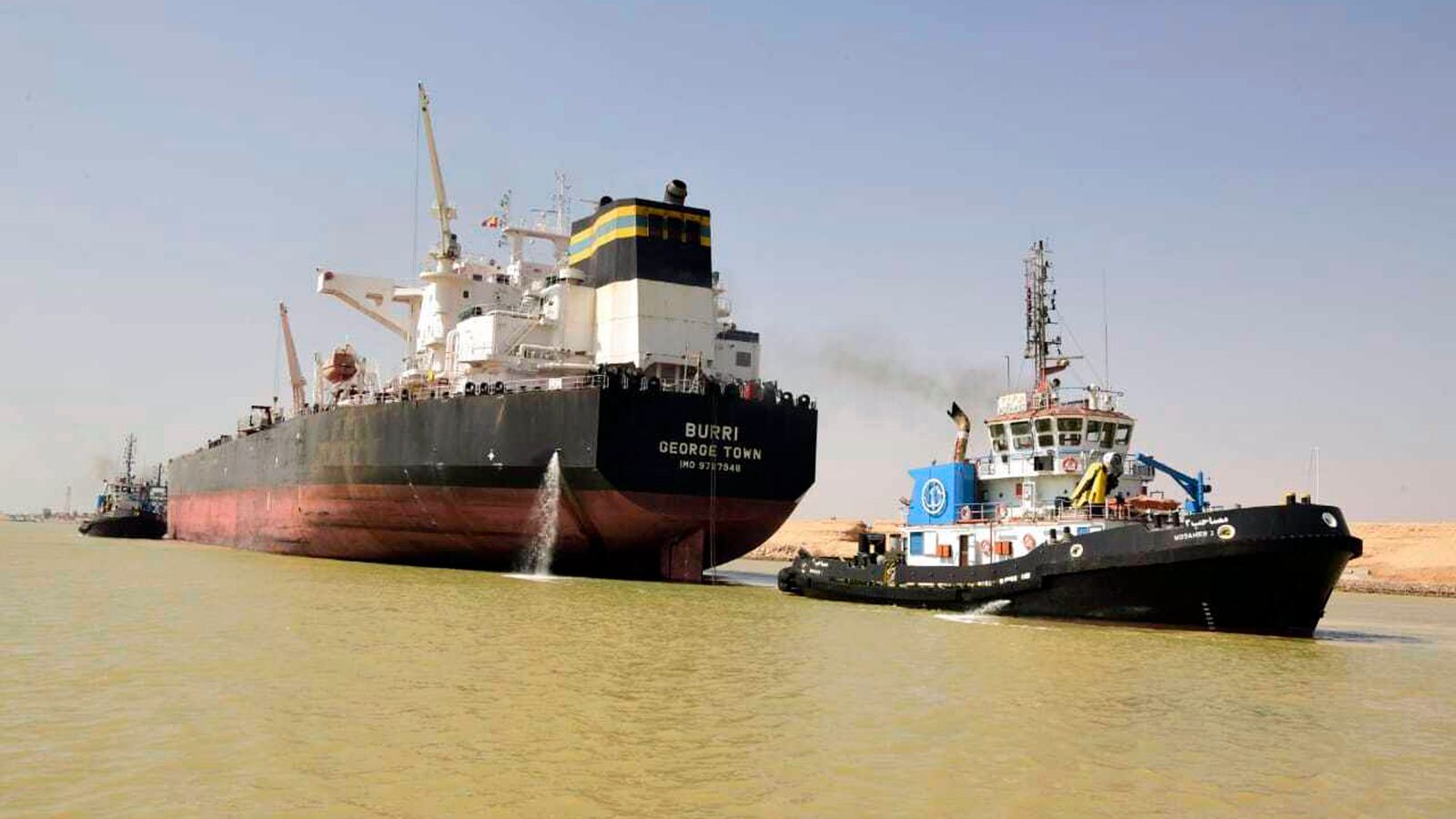 Два танкера се сблъскаха в Суецкия канал, прекъсвайки трафика