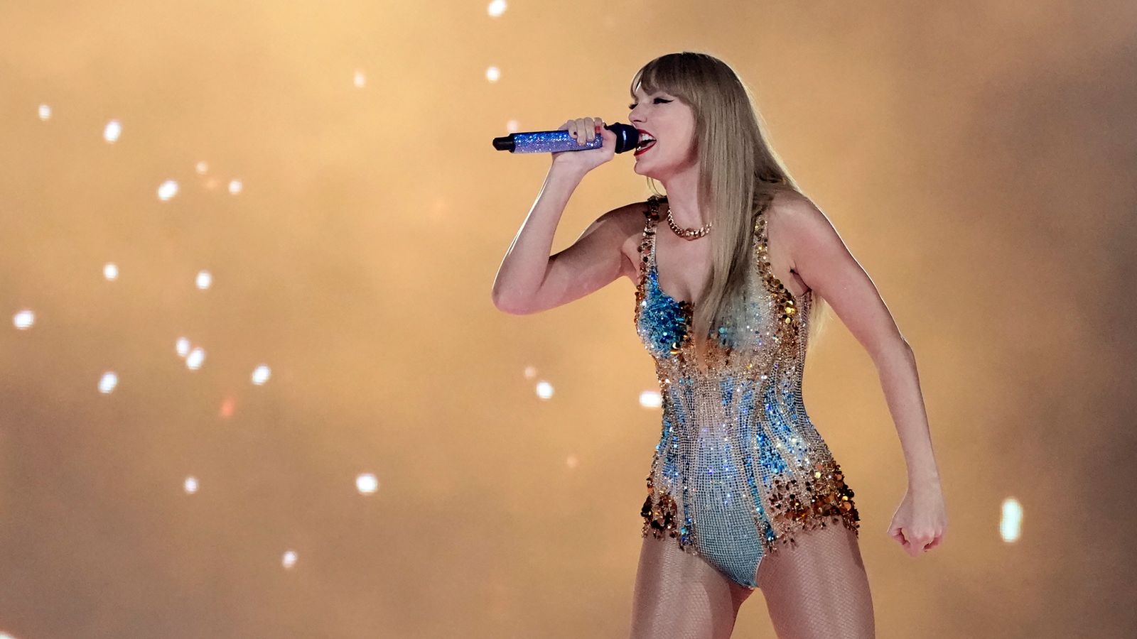 Taylor Swift reaches billionaire status, Ents & Arts News